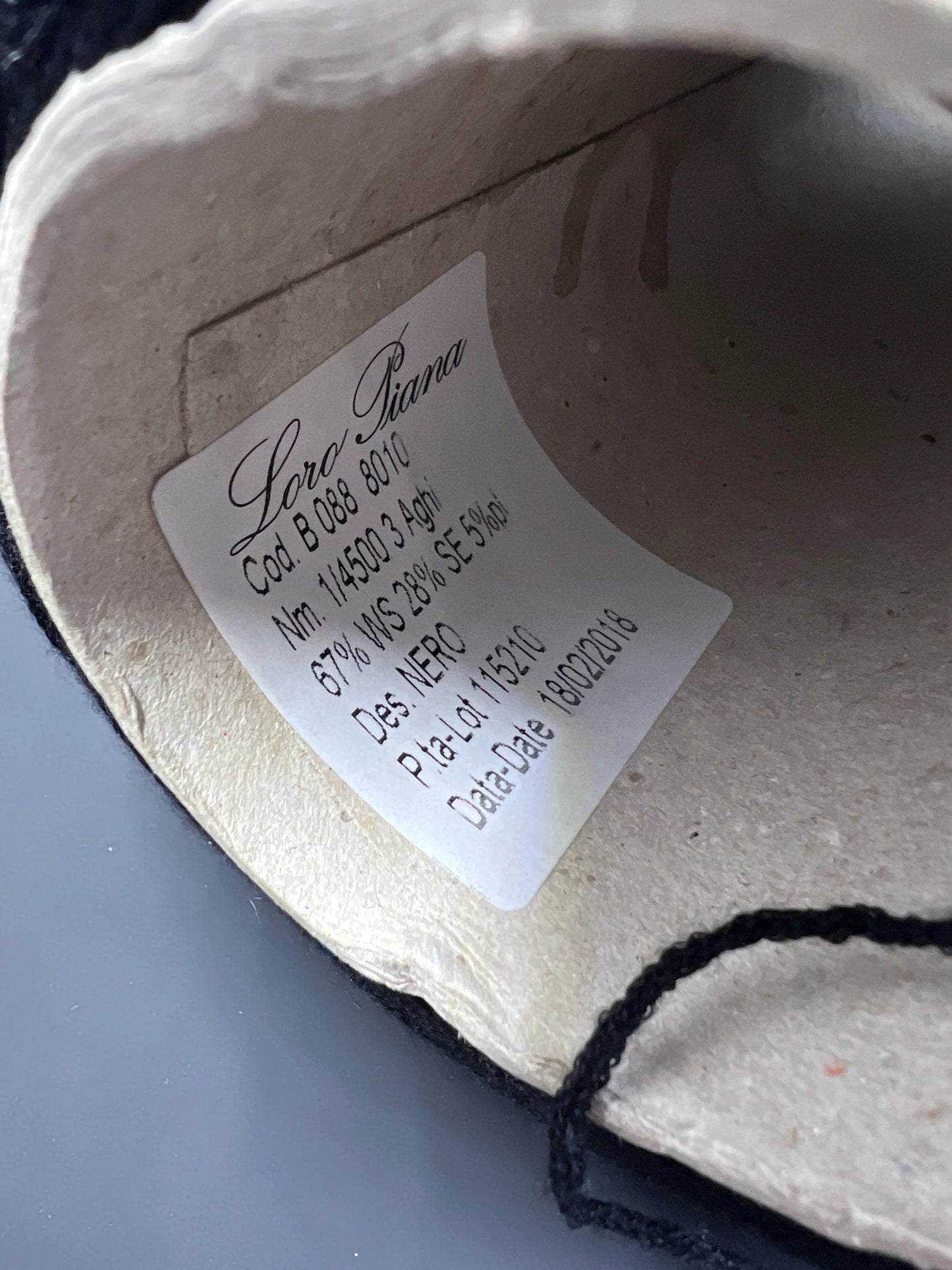 Cashmere 67%, Silk 28%, Pl 5%, Nm 1/4500, Loro Piana B088 8010, NERO (Black), per 100 gr. Italian Fine Yarn, yarn on cone, Hand Knitting, Machine Knitting