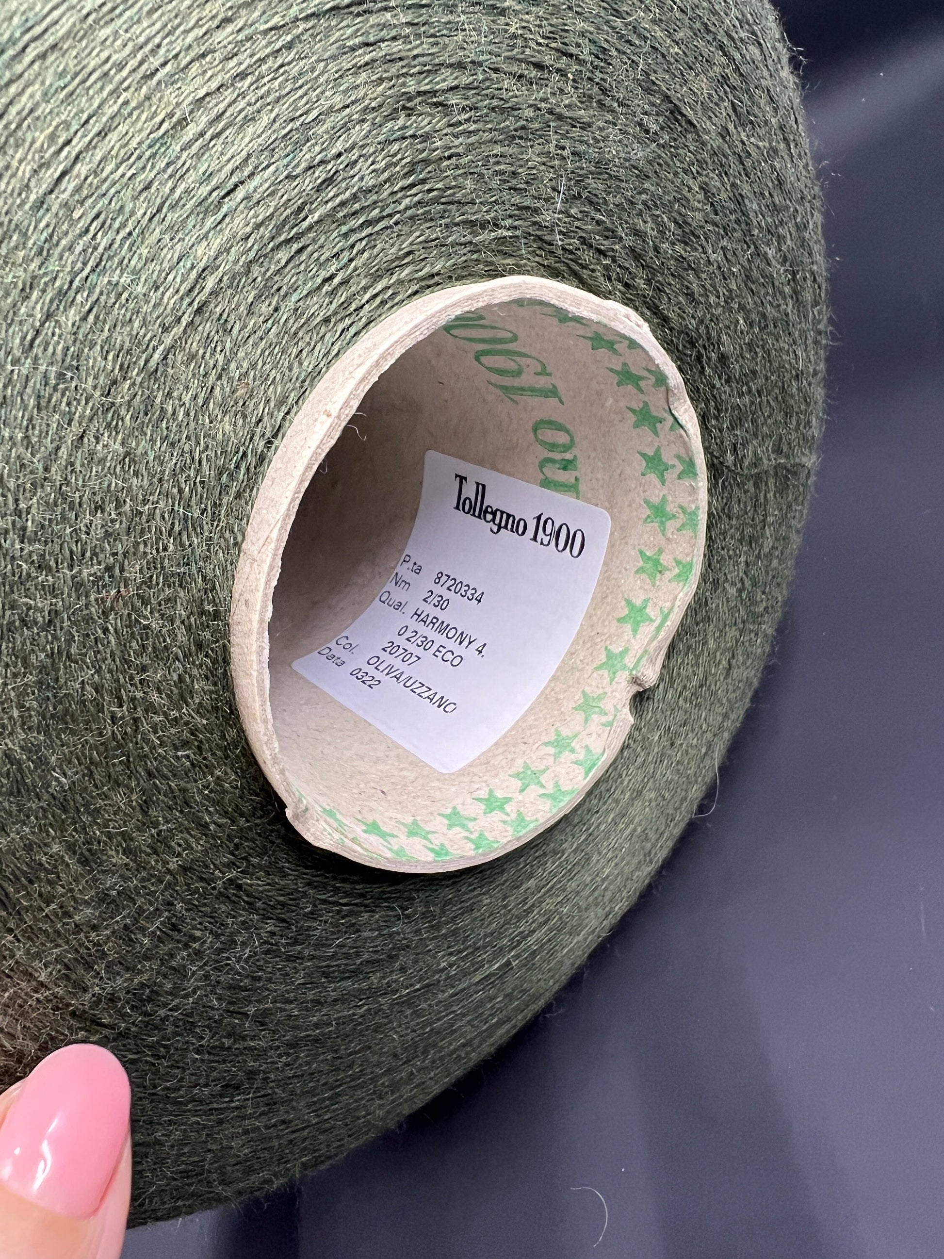 Material: 100% Extra Fine Merino Wool Yarn by Tollegno, HARMONY 4. Fiber Composition: 100% Extrafine Merino Wool yarn. Color: Oliva. Experience the luxurious softness of our 100% Fine Merino Merino Wool Yarn. This yarn showcases the exceptional quality of Extra Fine Merino wool.