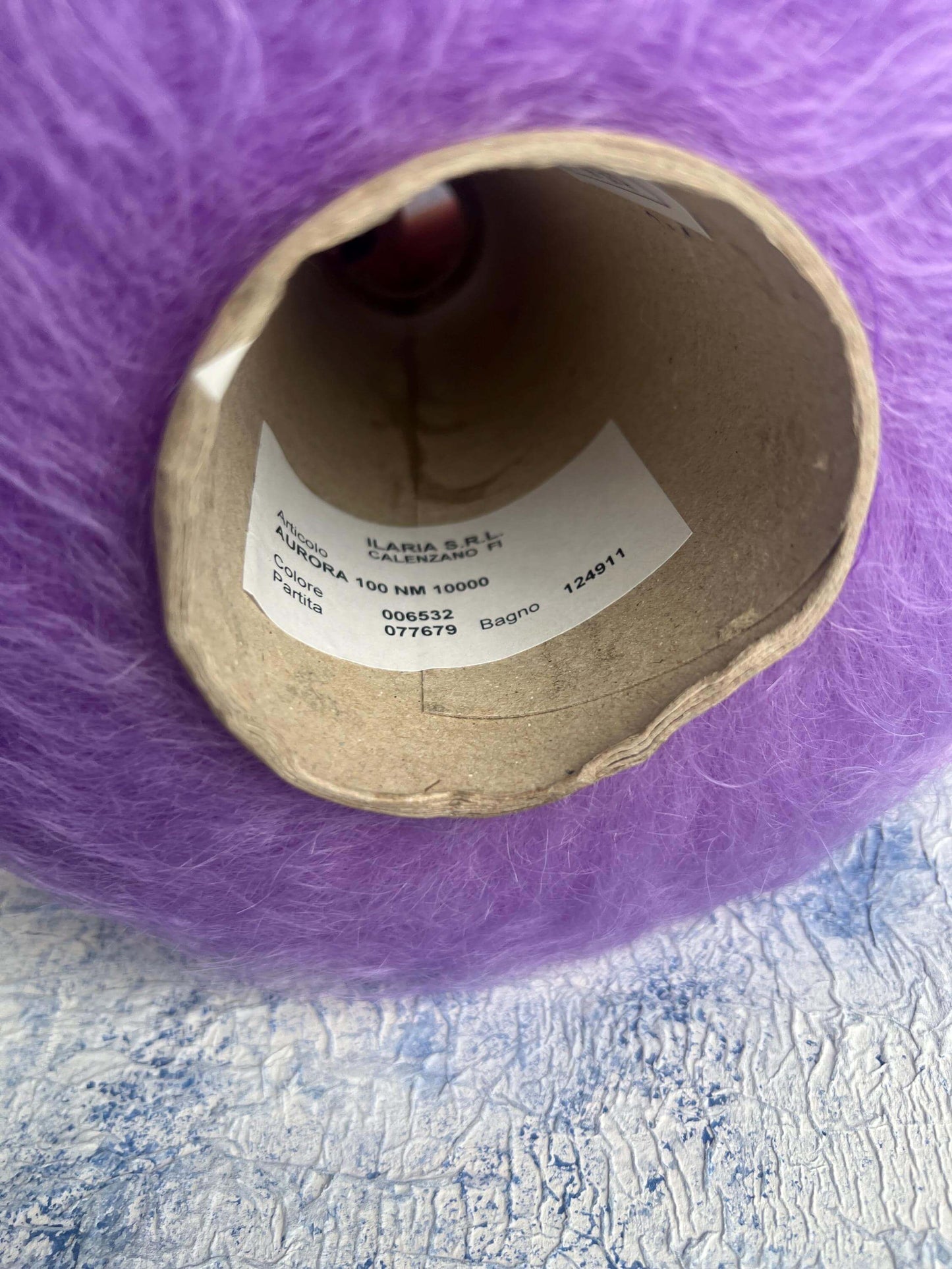 SuperKidMohair 67%, PA 30%, Merino 3%. Aurora 100 NM 10000, Color Purple. Per 100 gr