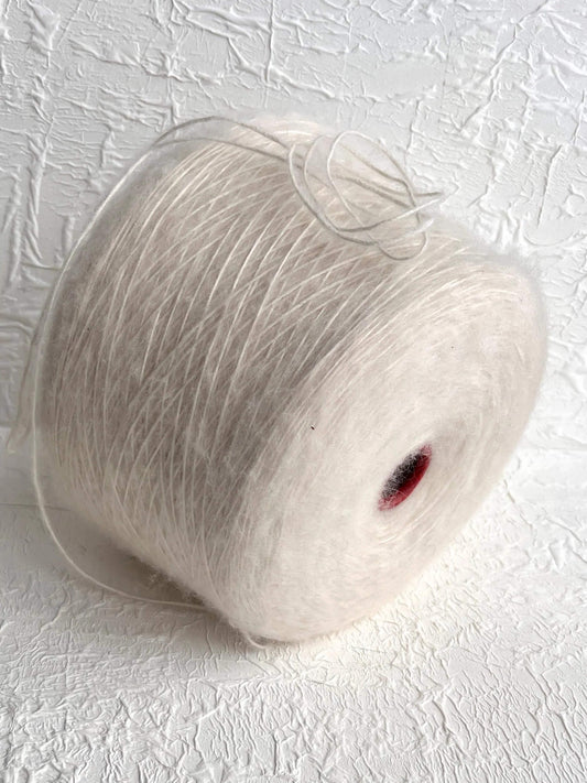 SOFFIO Kid Mohair yarn 35%, Silk yarn 50%, Merino yarn 15%. White. Per 100 gr