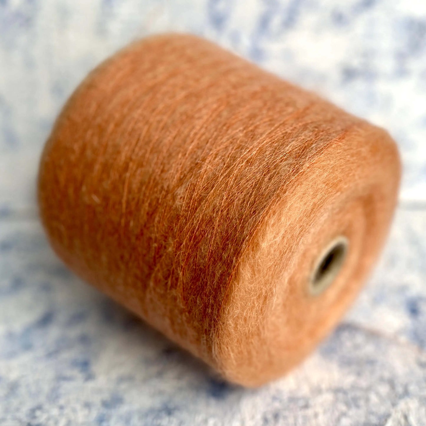 SuperKidMohair 67%, PA 30%, Merino 3%. Aurora 100 NM 10000, Color Orange. Per 100 gr