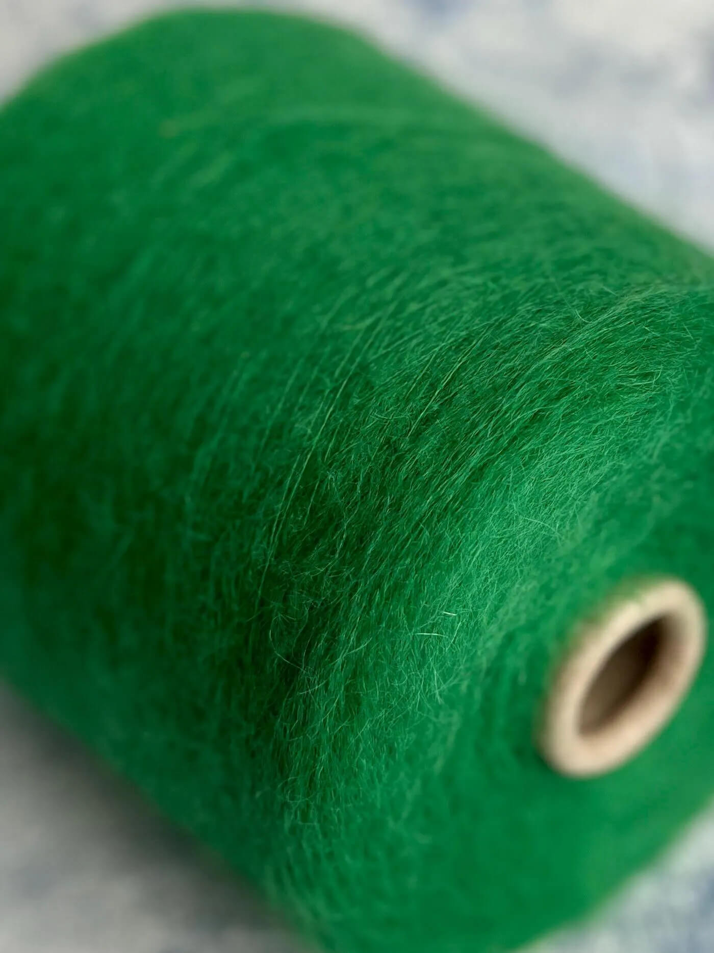 SuperKidMohair 67%, PA 30%, Merino 3%. Aurora 100 NM 10000, Color Green. Per 100 gr