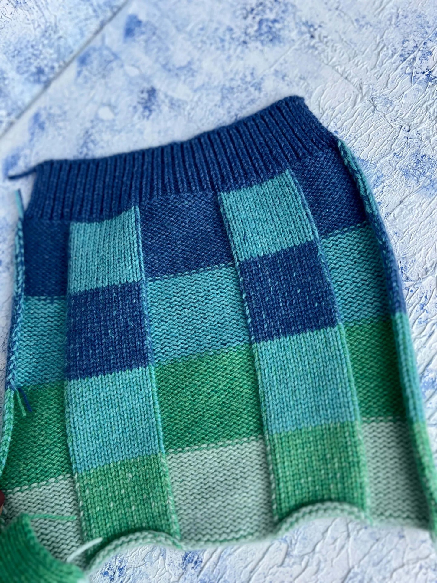 Cashmere yarn 40%, Silk yarn 40%, Merino yarn 20%,Color - Luminescent Beach.Per 100 gr