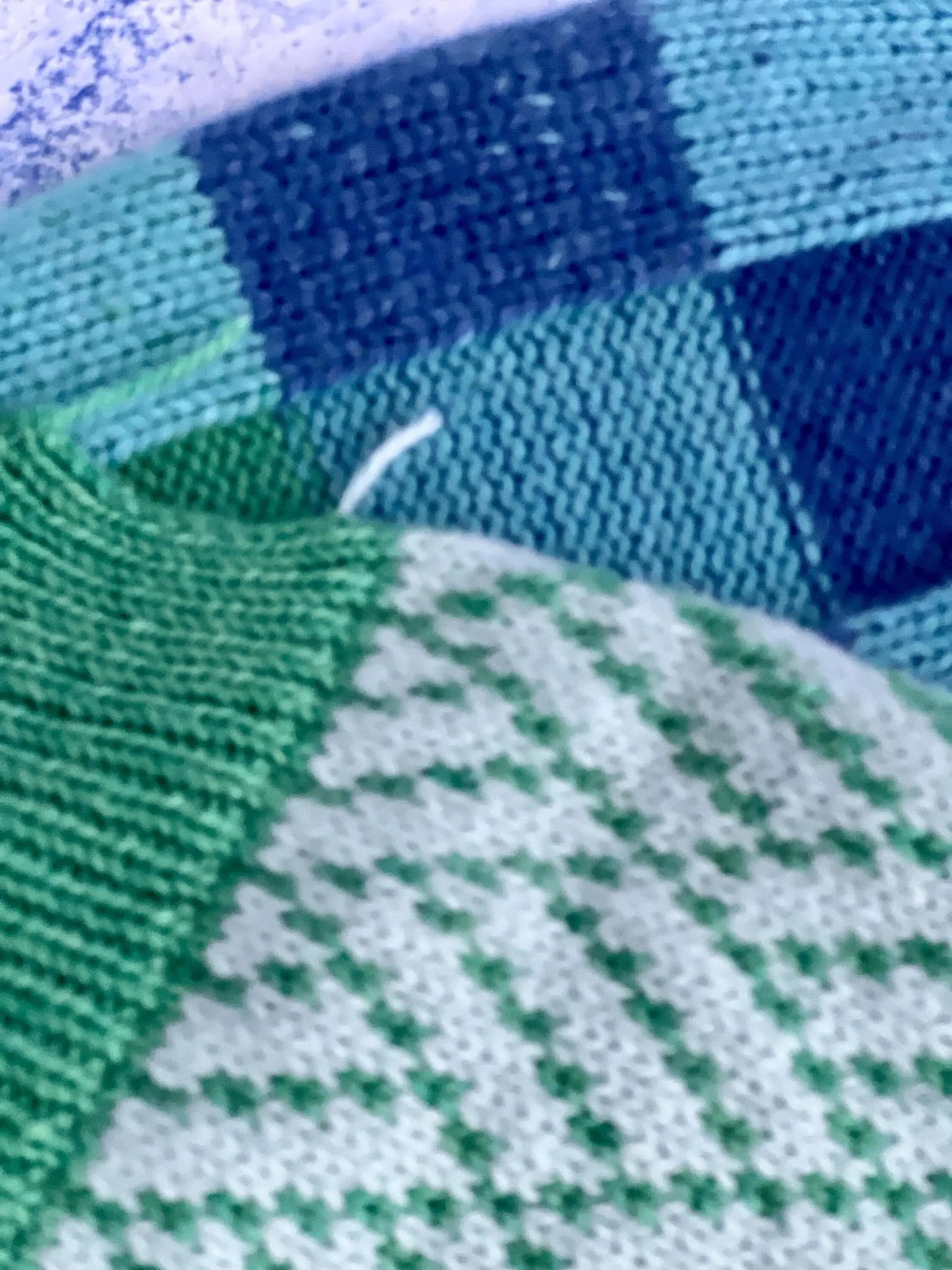 Cashmere yarn 40%, Silk yarn 40%, Merino yarn 20%,Color - Luminescent Beach.Per 100 gr