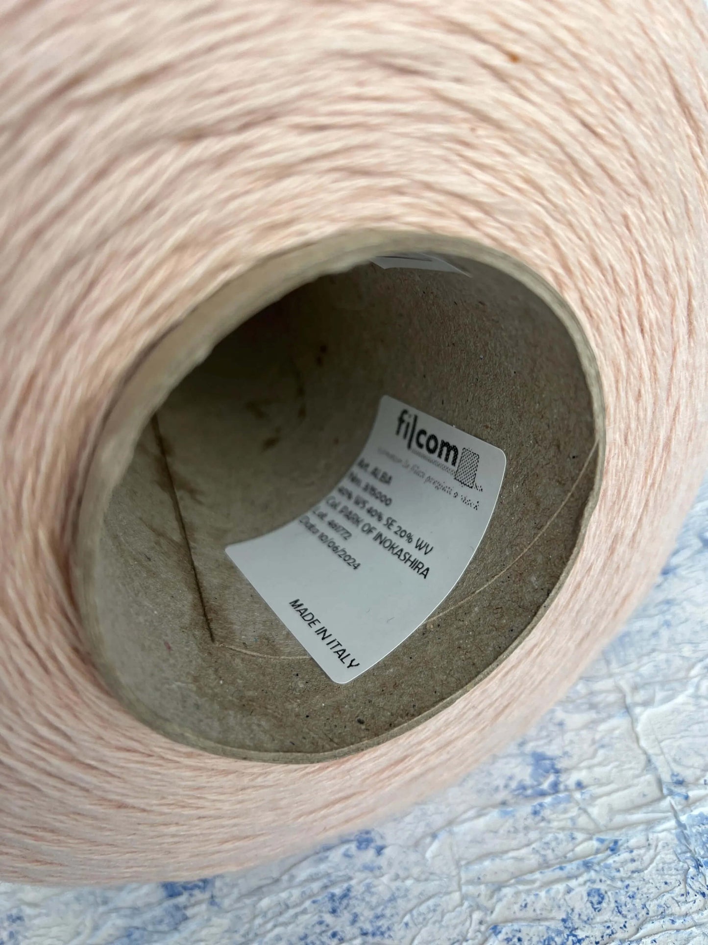 Cashmere yarn 40%, Silk yarn 40%, Merino yarn 20%,Color - Park of Inokashira.Per 100 gr