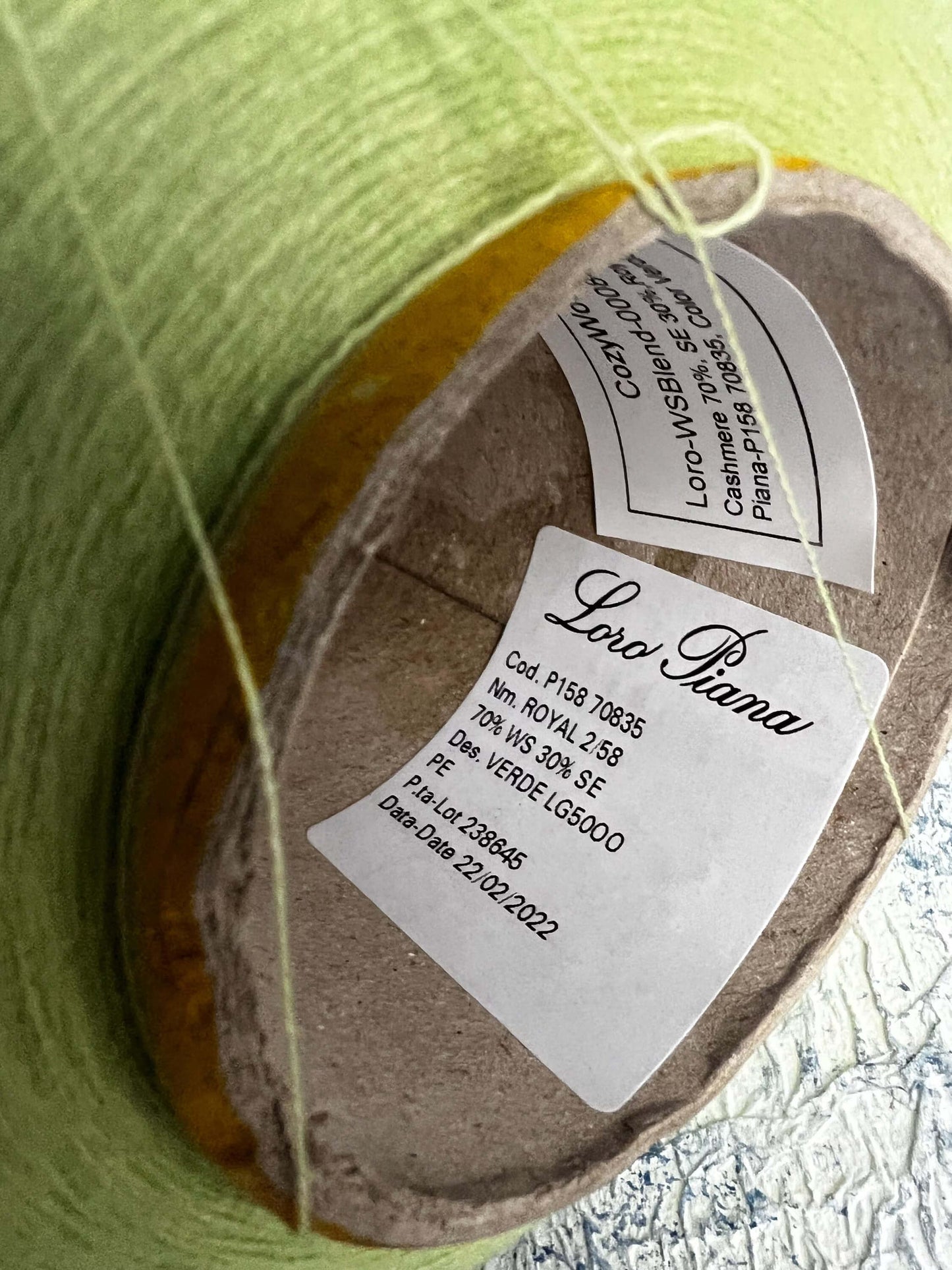 Cashmere 70% & Silk 30% Yarn, Royal Loro Piana, Color Verde. Per 100 gr
