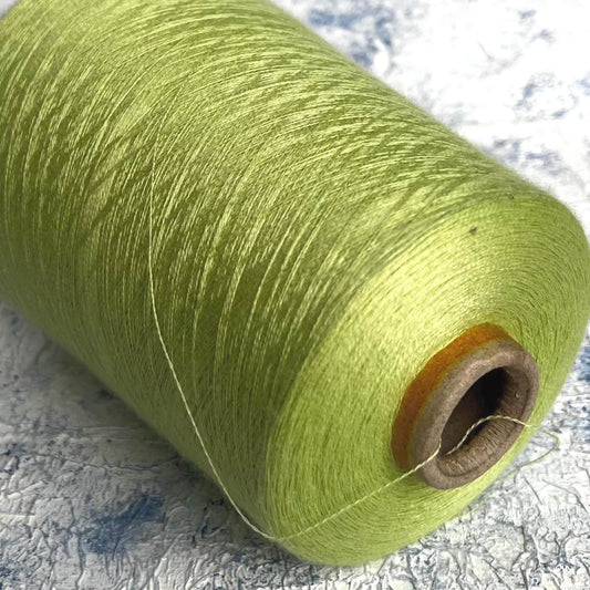 Cashmere 70% & Silk 30% Yarn, Royal Loro Piana, Color Verde. Per 100 gr