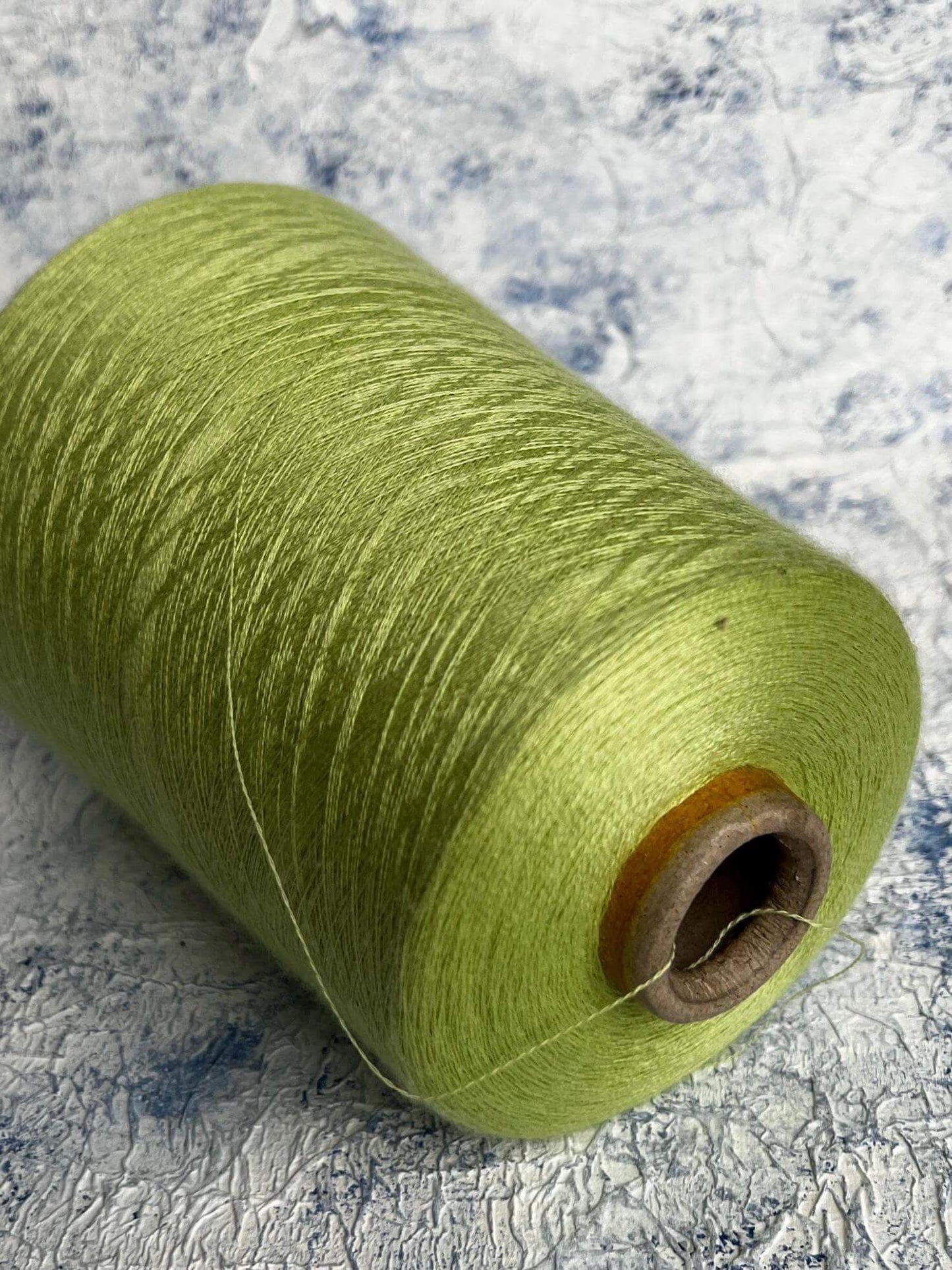 Cashmere 70% & Silk 30% Yarn, Royal Loro Piana, Color Verde. Per 100 gr