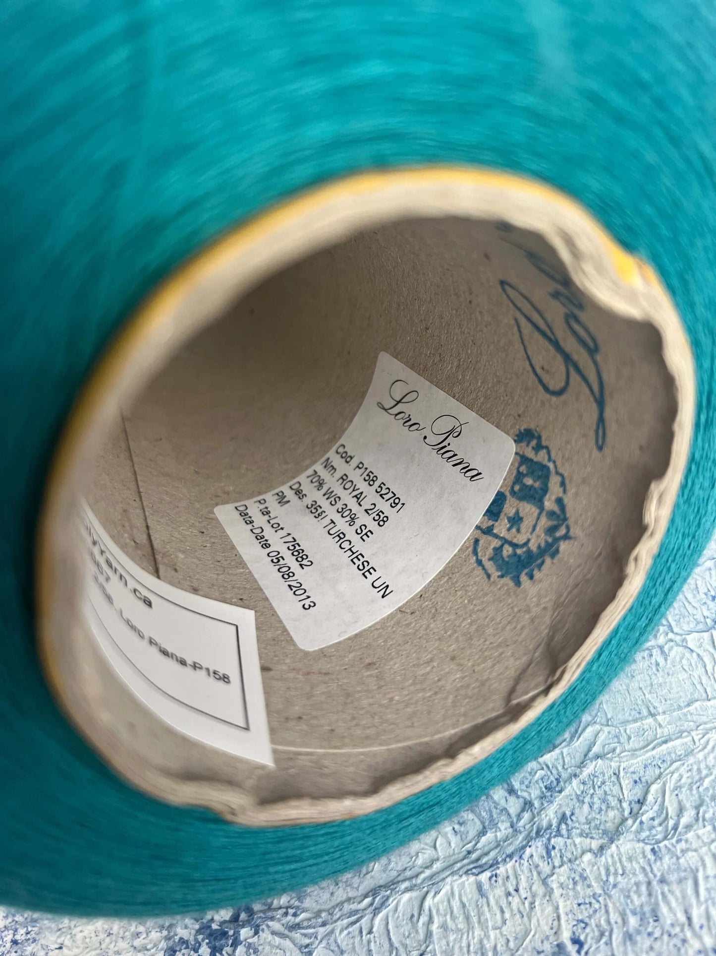 Cashmere Yarn 70%, Silk Yarn 30%,Loro Piana-Royal, Turchese.Per 100 gr