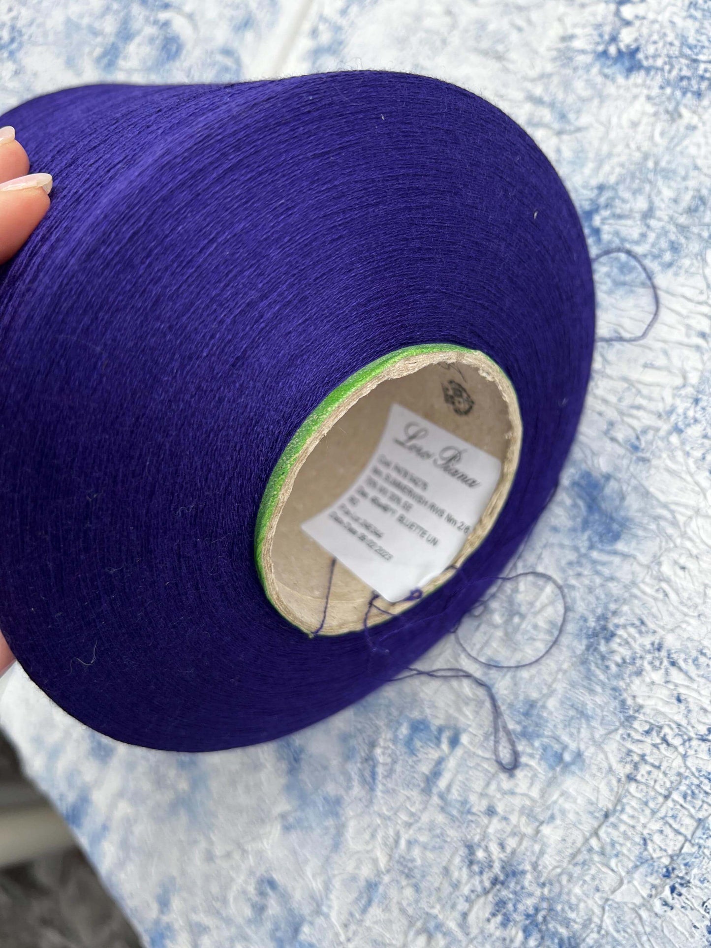 Merino yarn 70%, Silk yarn 30%, Loro Piana yarn, Bluette. Per 100 gr