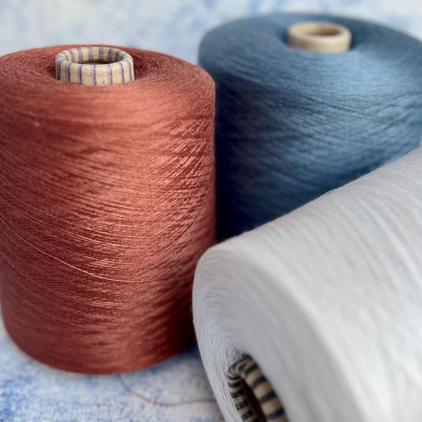 Cashmere 70% & Silk 30% Yarn for knitting, Filatura,color Cinta. Per 100 gr
