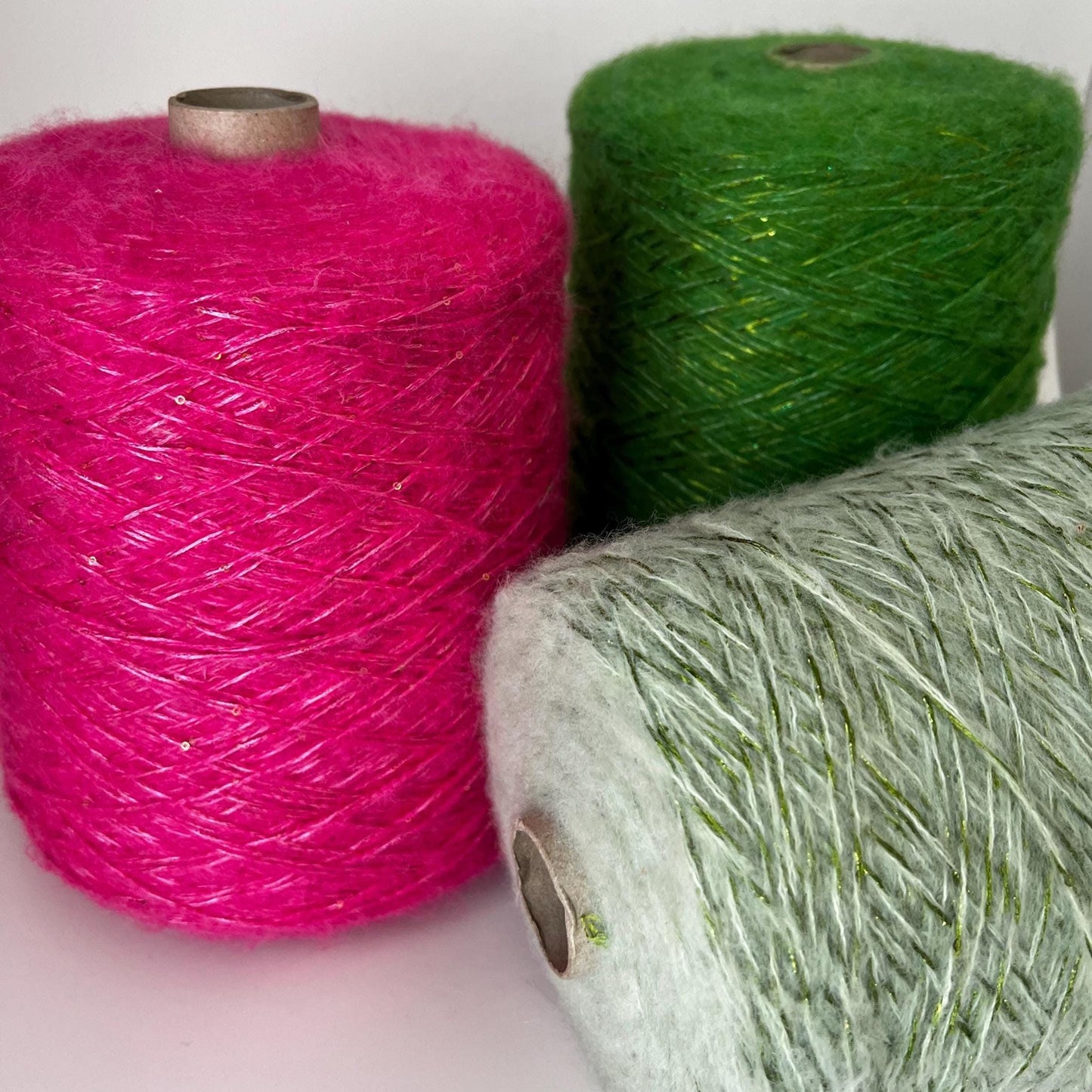 Sequin Yarn. Selene. 36% PL, 35% PC, 19% PA, 5% Merino. Red. Per 100 gr