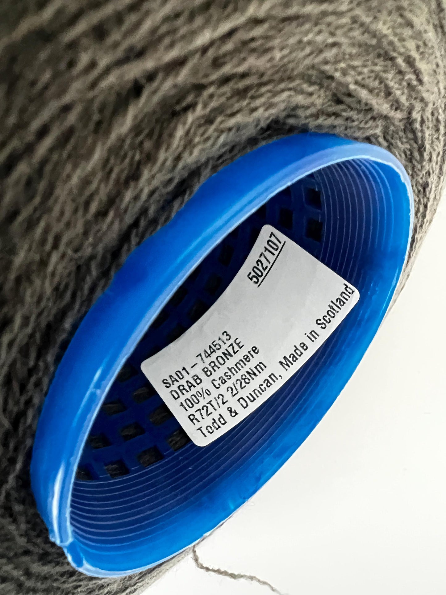 Cashmere Lace Yarn 2/28 Drab Bronze – Todd & Duncan.Per 100 gr