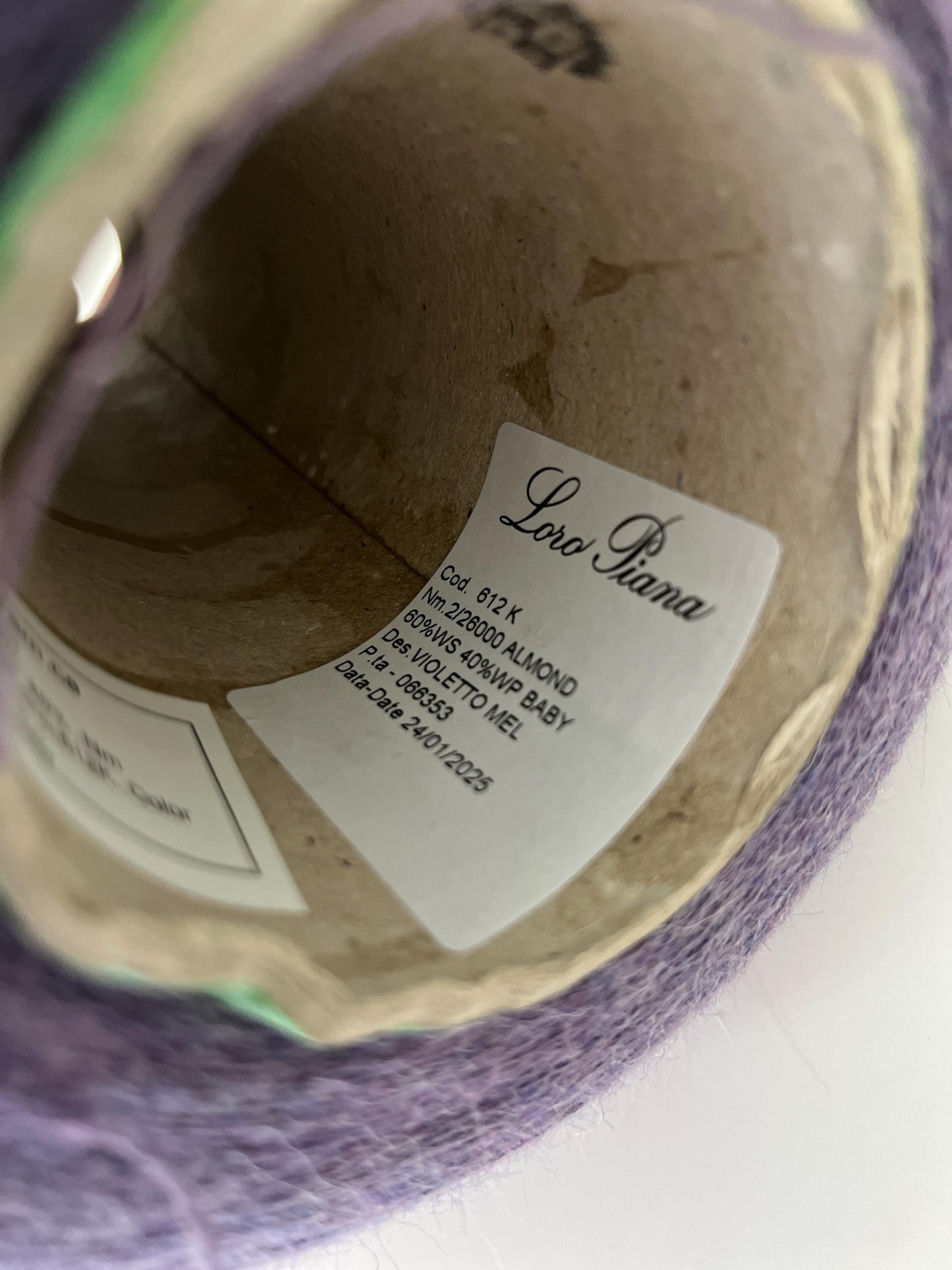 Cashmere 60% & Baby Alpaca 40% yarn,Loro Piana, Color Violetto.Per 100 gr