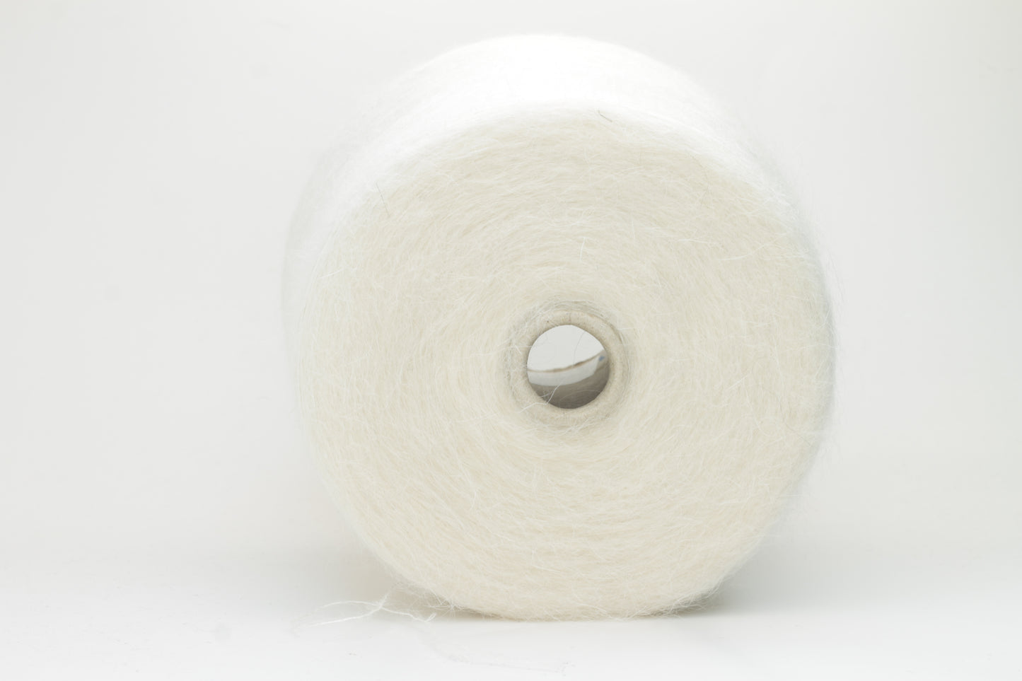SuperKidMohair 63%, Silk 37%, Nm 10000. White