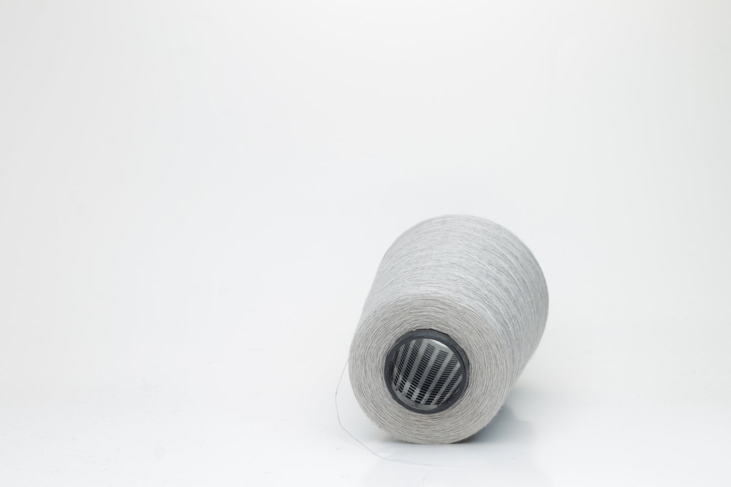 Fine, single-ply linen yarn in a rich Aluminum. Reveals a crisp texture and subtle natural sheen, typical of pure linen fiber.