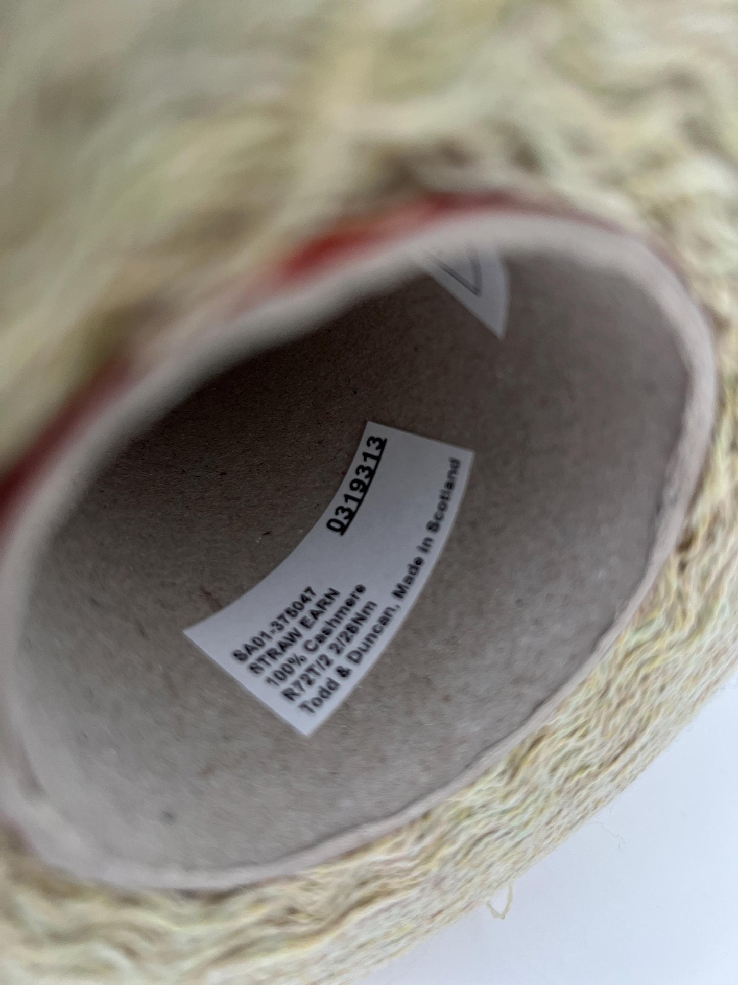 100% Cashmere Lace Yarn Cone Todd&Duncan 2/28 – Straw. Per 100 gr