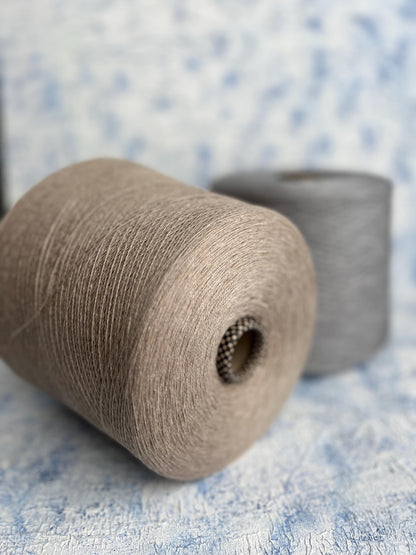 Merino 70% Cashmere 10% Seta 20%,Cariaggi yarn, Beige. Per 100 gr