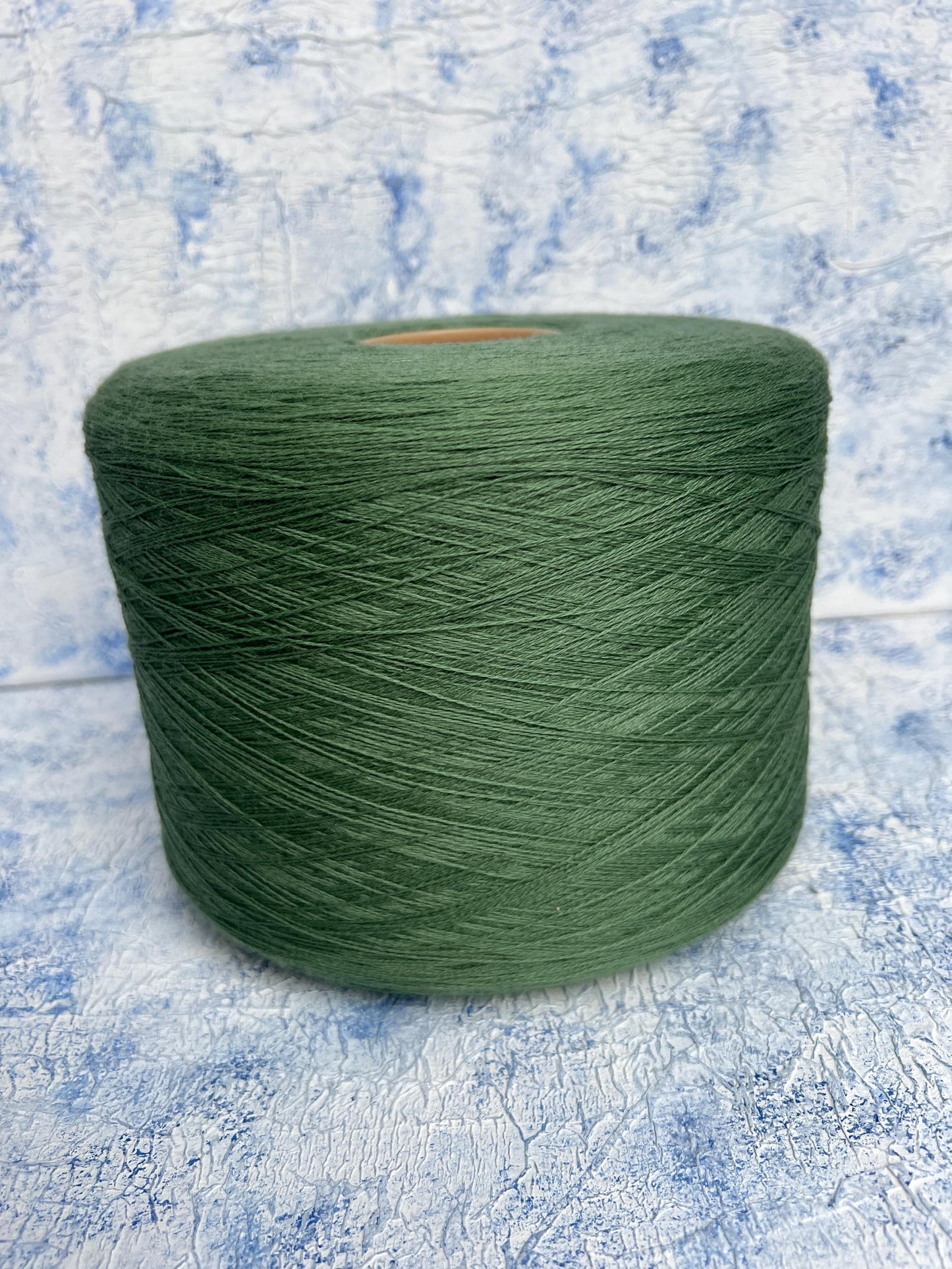 100% Merino wool yarn,Yarn for weaving or knitting,Color Green. Per 100 gr