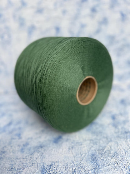 100% Merino wool yarn,Yarn for weaving or knitting,Color Green. Per 100 gr