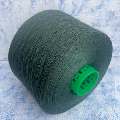 100% Merino yarn,Yarn for weaving or knitting. Color Green. Per 100 gr