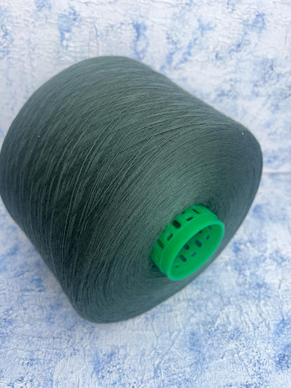 100% Merino yarn,Yarn for weaving or knitting. Color Green. Per 100 gr