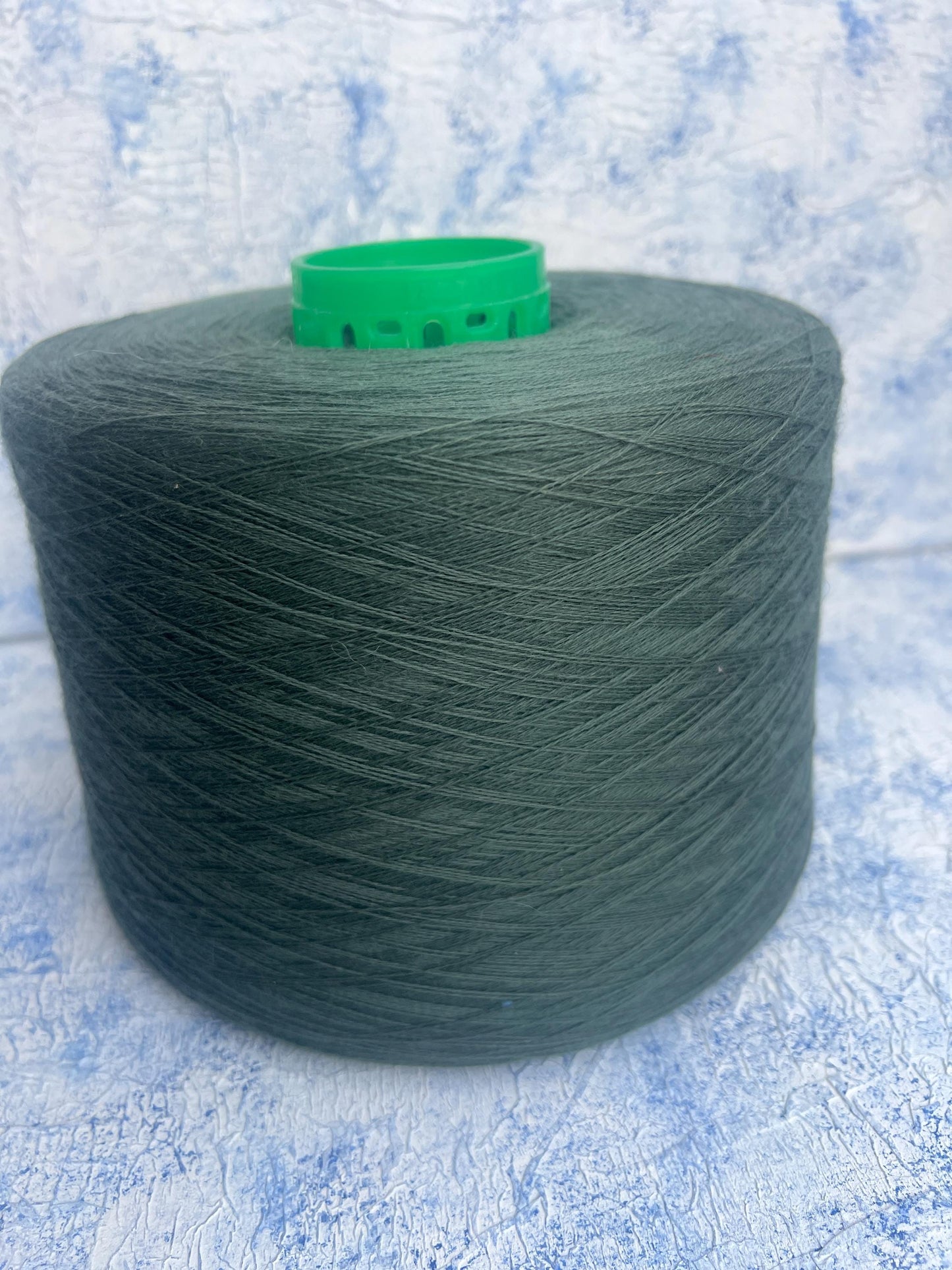 100% Merino yarn,Yarn for weaving or knitting. Color Green. Per 100 gr