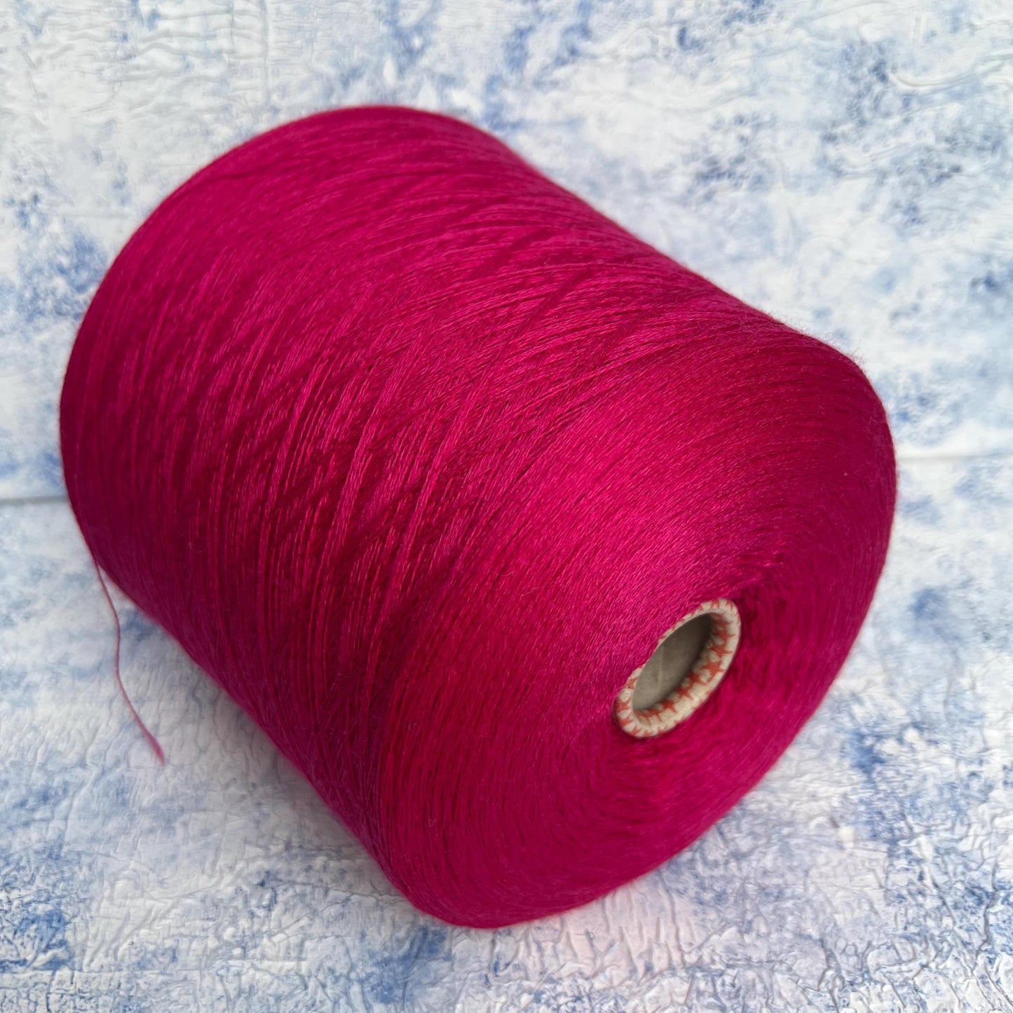 100% Merino yarn,Yarn for knitting, Color Fuxia. Per 100 gr