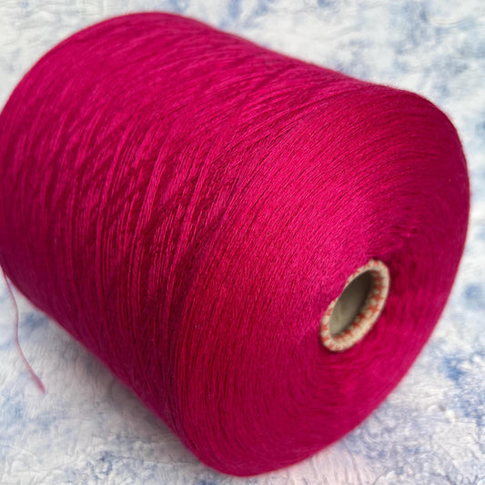 100% Merino yarn,Yarn for knitting, Color Fuxia. Per 100 gr