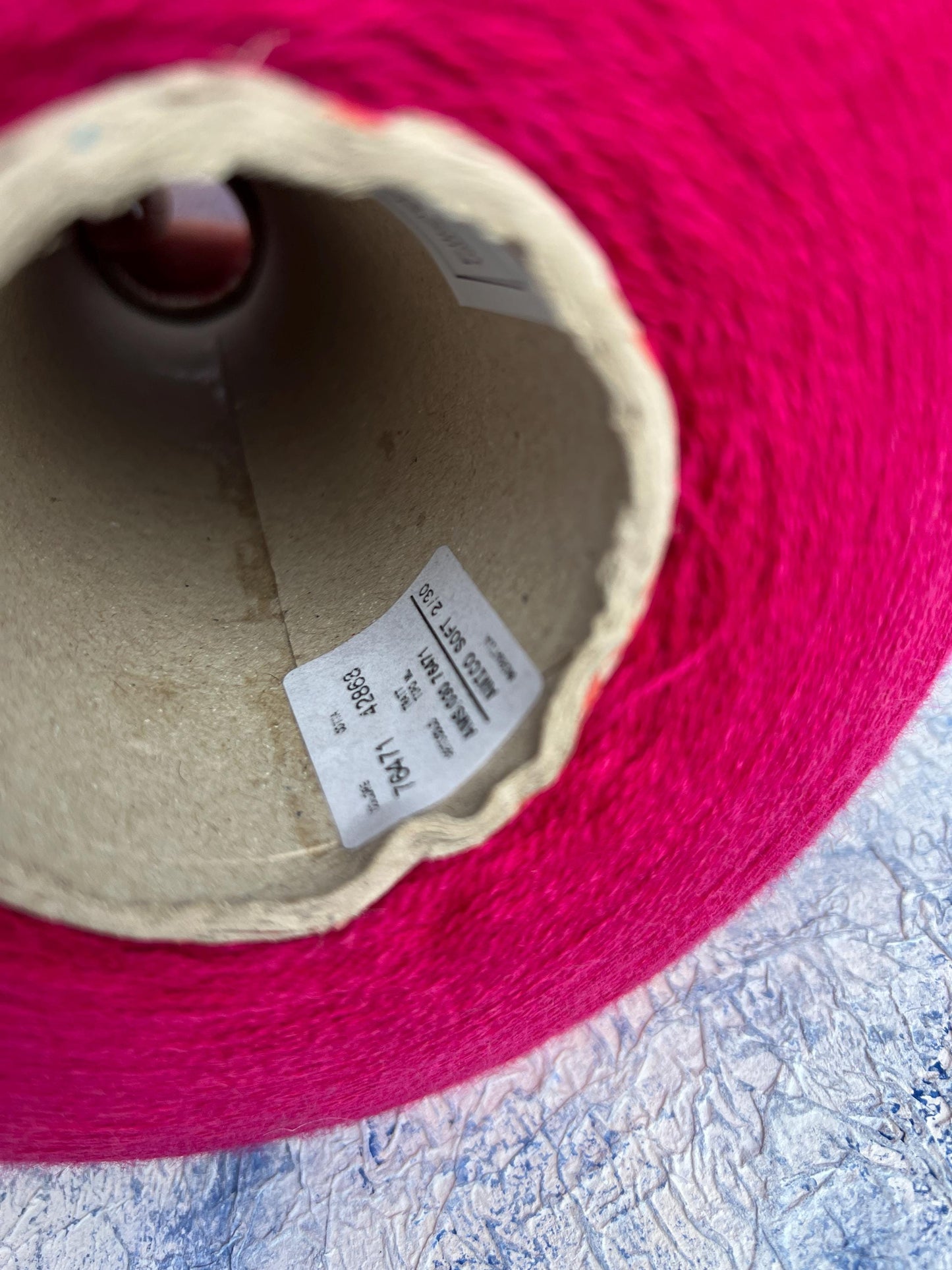 100% Merino yarn,Yarn for knitting, Color Fuxia. Per 100 gr