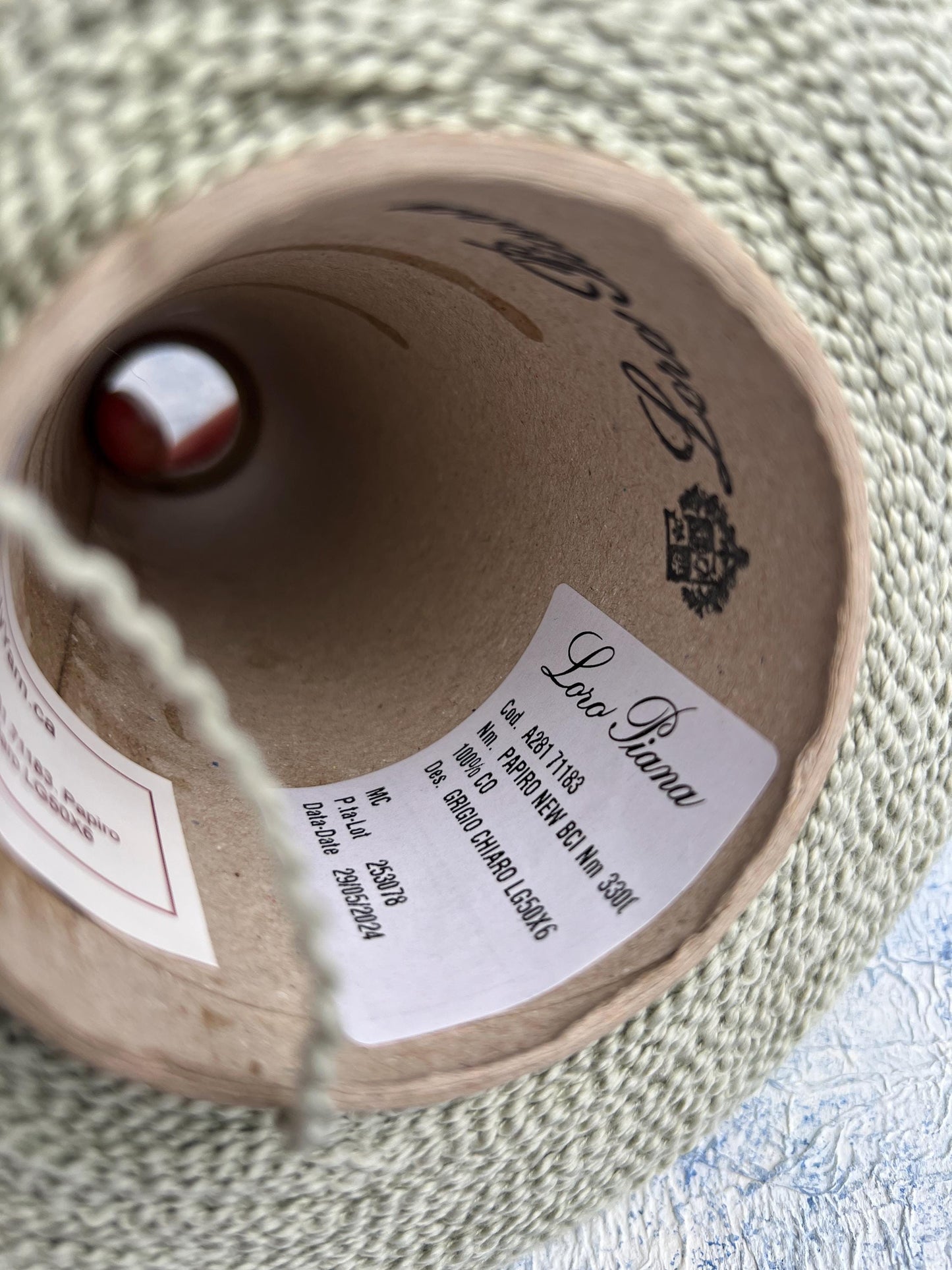 Cotton yarn 100%, Loro Piana Yarn. Papiro New.Grigio Chiaro.Per 100 gr