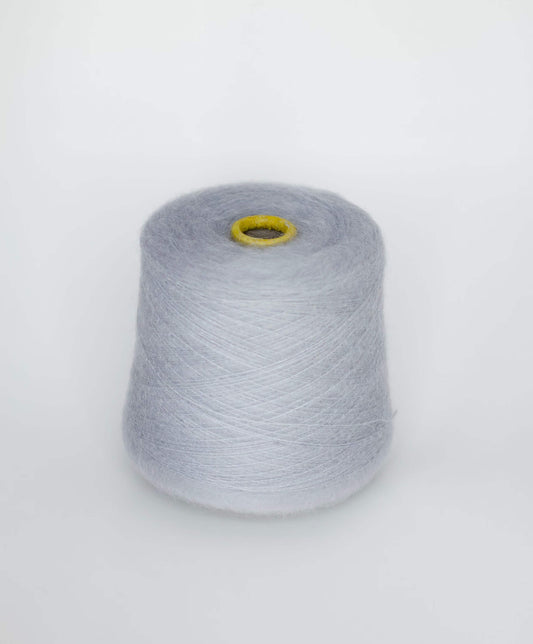 Kid Mohair yarn 70%, Silk yarn 30%, Nm 8.5 - Light Gray. Per 100 gr