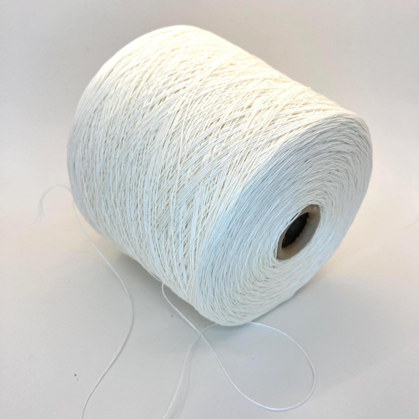 Lino yarn on Cone 100%, Nm 8/39, Storai, Color White. Per 100 gr