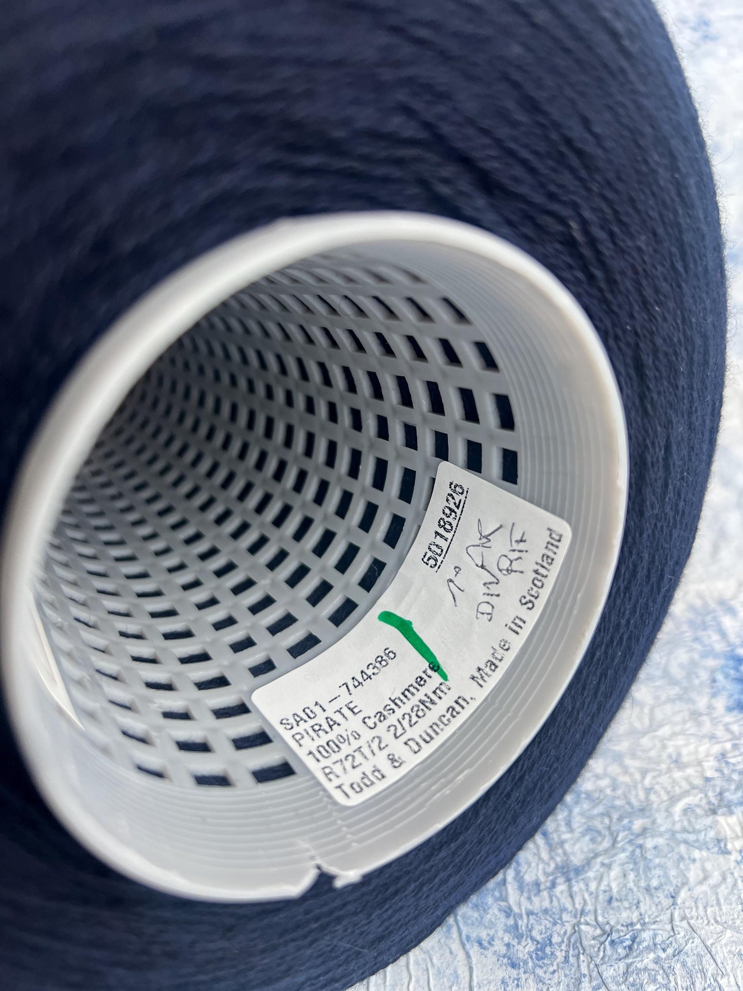 Cashmere yarn 100%, Yarn on Cone, Todd&Duncan - Pirate. Per 100 gr