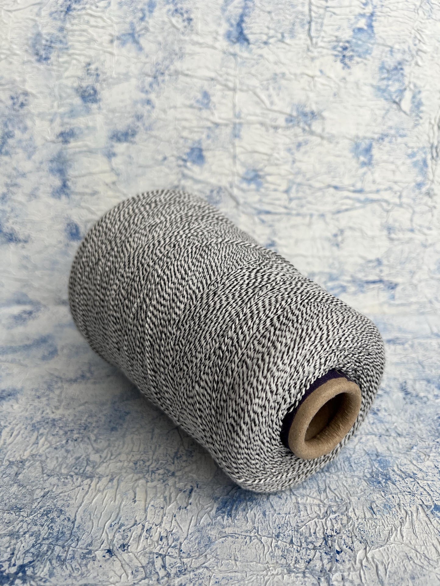 Cotton Chanel. 88% Cotton yarn, 3% Cashmere, 9% PA. White&amp.Per 100 gr