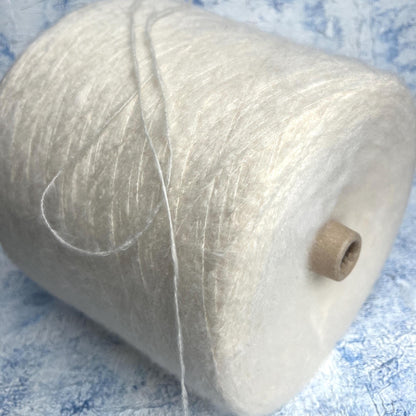 50% Cotton yarn, 50% Silk yarn.Garzato. White. Per 100 gr