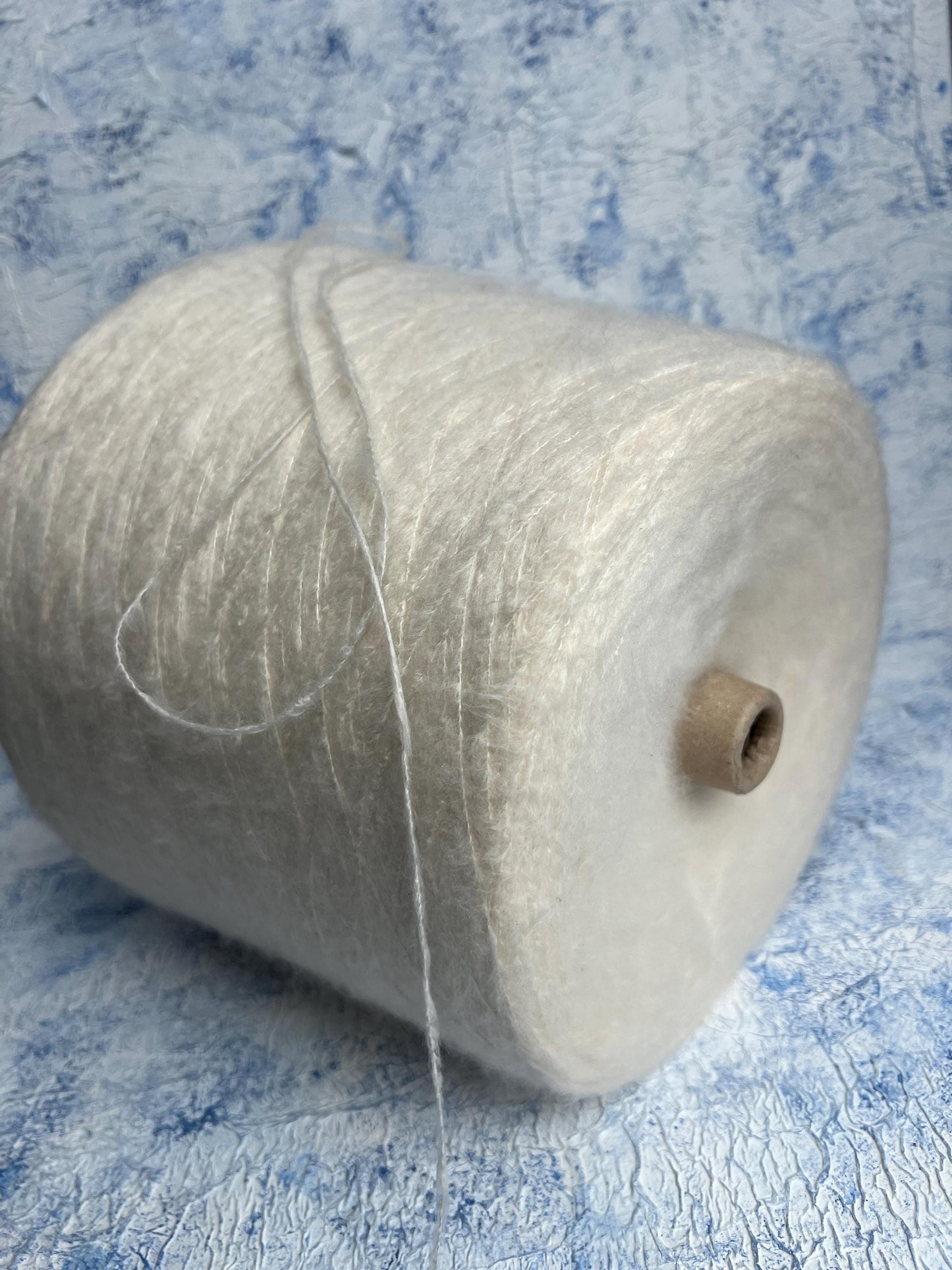 50% Cotton yarn, 50% Silk yarn.Garzato. White. Per 100 gr