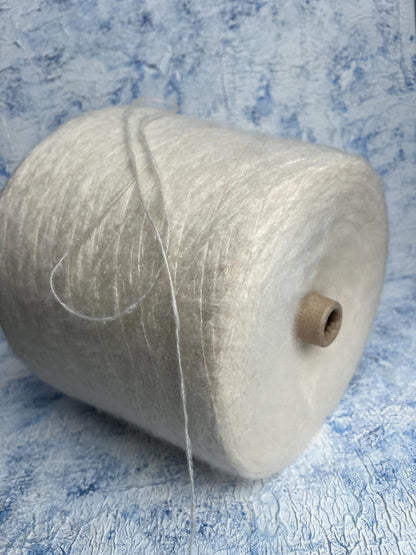 50% Cotton yarn, 50% Silk yarn.Garzato. White. Per 100 gr