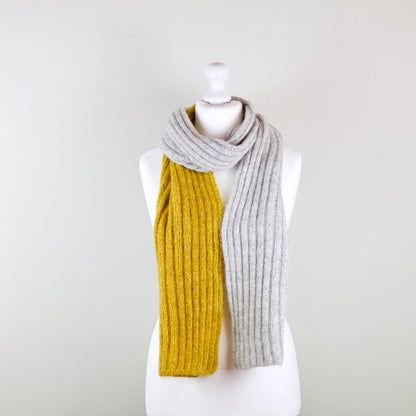 Easy knitting pattern scarf, Two-tone chinky knitting pattern scarf