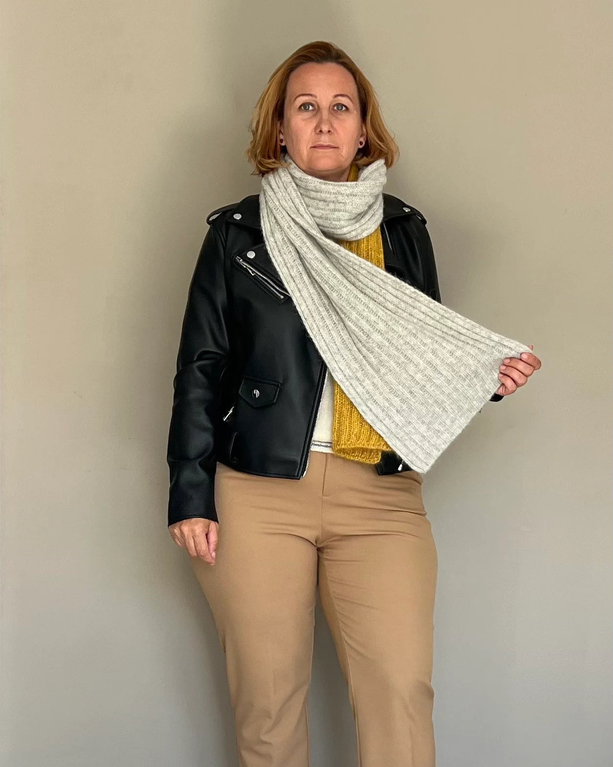 Easy knitting pattern scarf, Two-tone chinky knitting pattern scarf