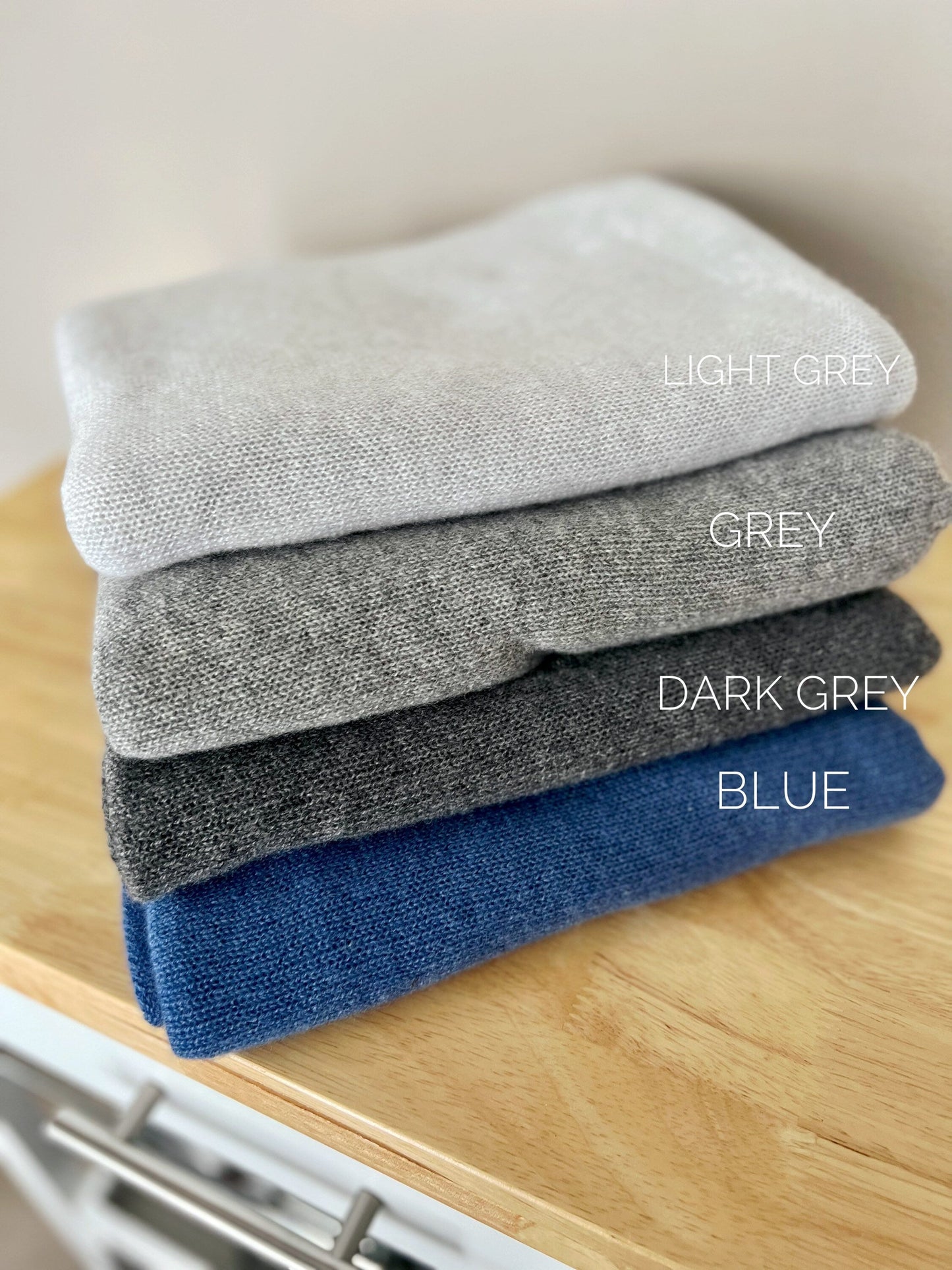 Premium Dark Gray Cashmere Scarf: Luxurious Warmth and Elegance