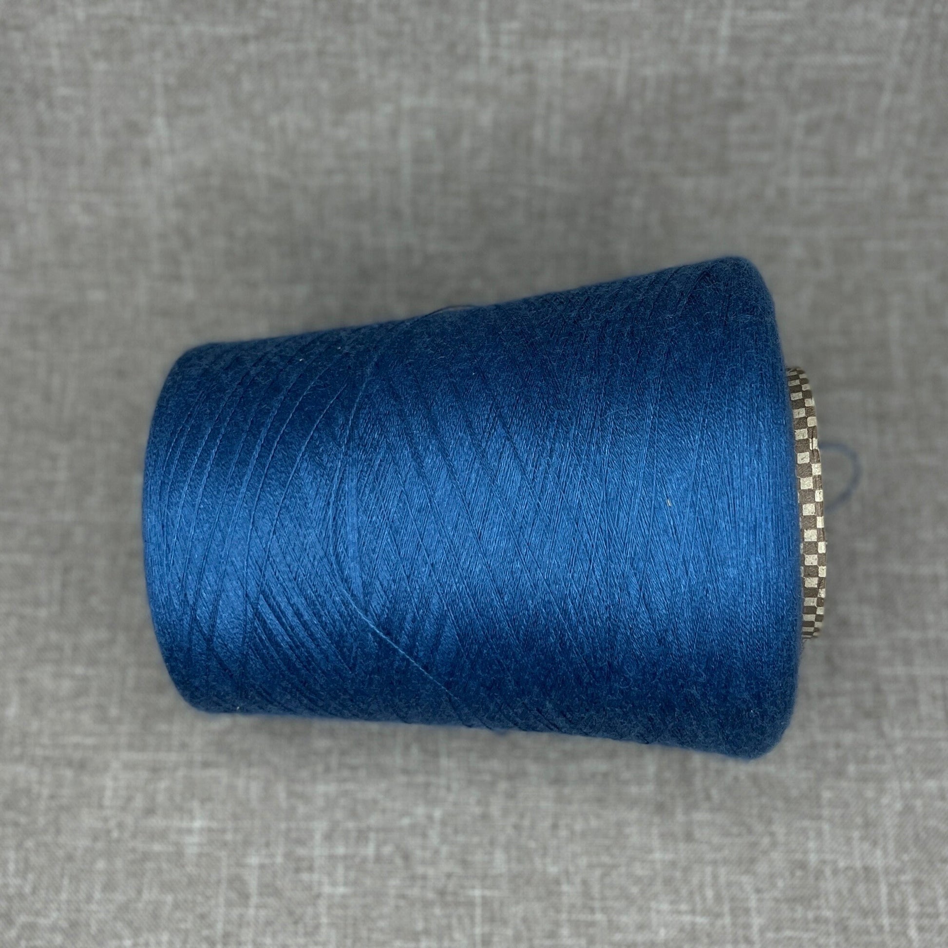 Cashmere yarn 70%,  Seta yarn 30%, Cariaggi Jaipur yarn, art: PPKA017, colore Blue. Fiber: 70% cashmere yarn 30% Silk yarn. Yarn Colour: Blue. This is a very soft pure cashmere yarn. You can purchase this yarn at our yarn store in Canada.