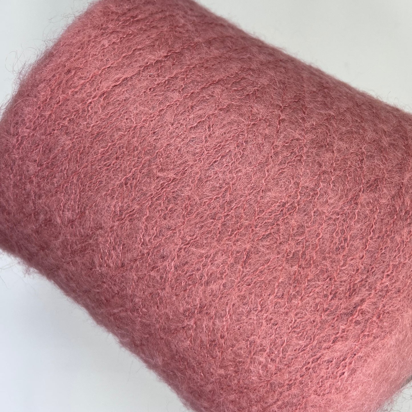 Profilo Gloria Yarn. Super Kid Mohair Yarn - 70% Super Kid Mohair Yarn, 30% PA. Rosa, per. 100 gr.