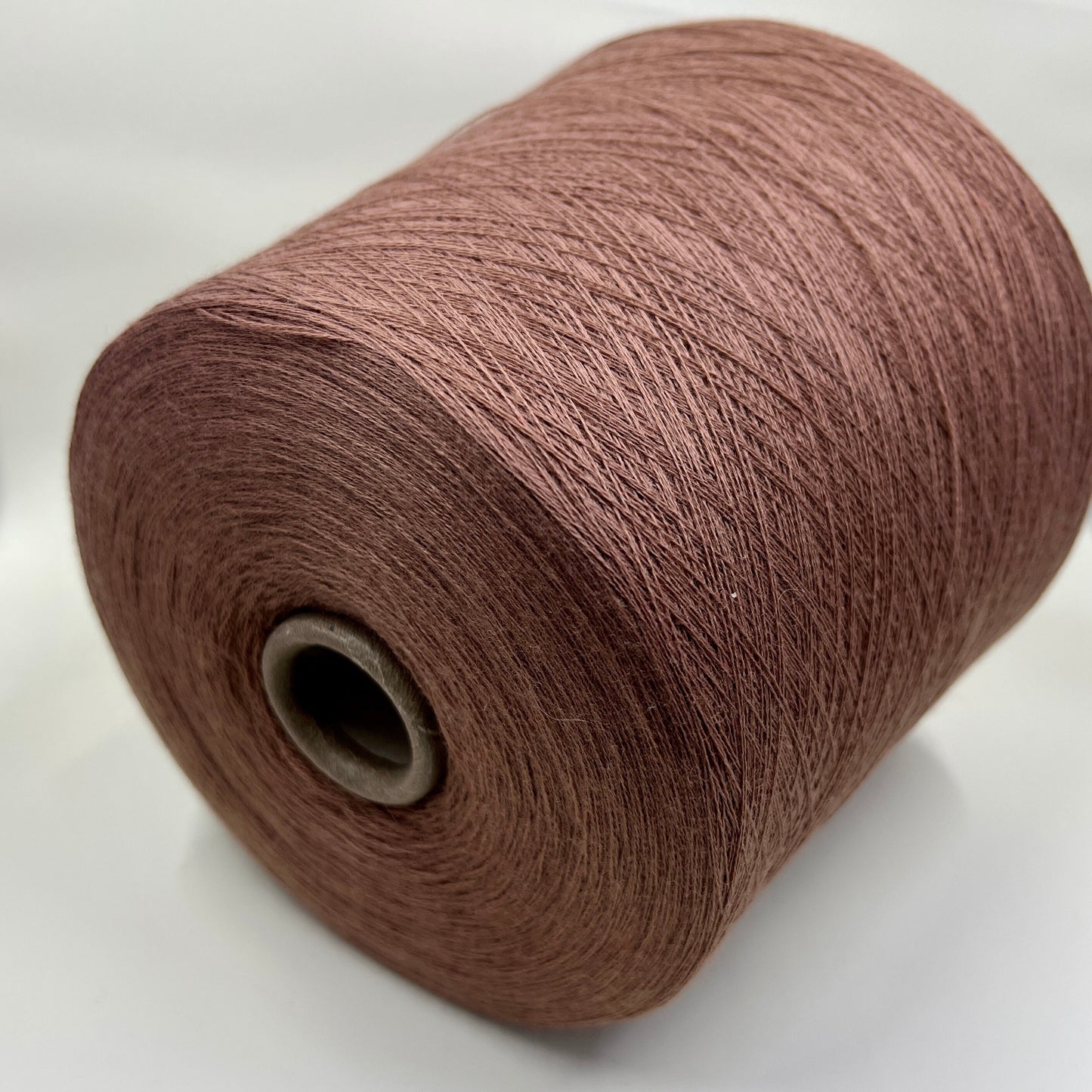 Luxurious Merino and Cashmere Blend - Nm 2/60, 90% Merino, 10% Cashmere - Rich Brown, per 100 gr