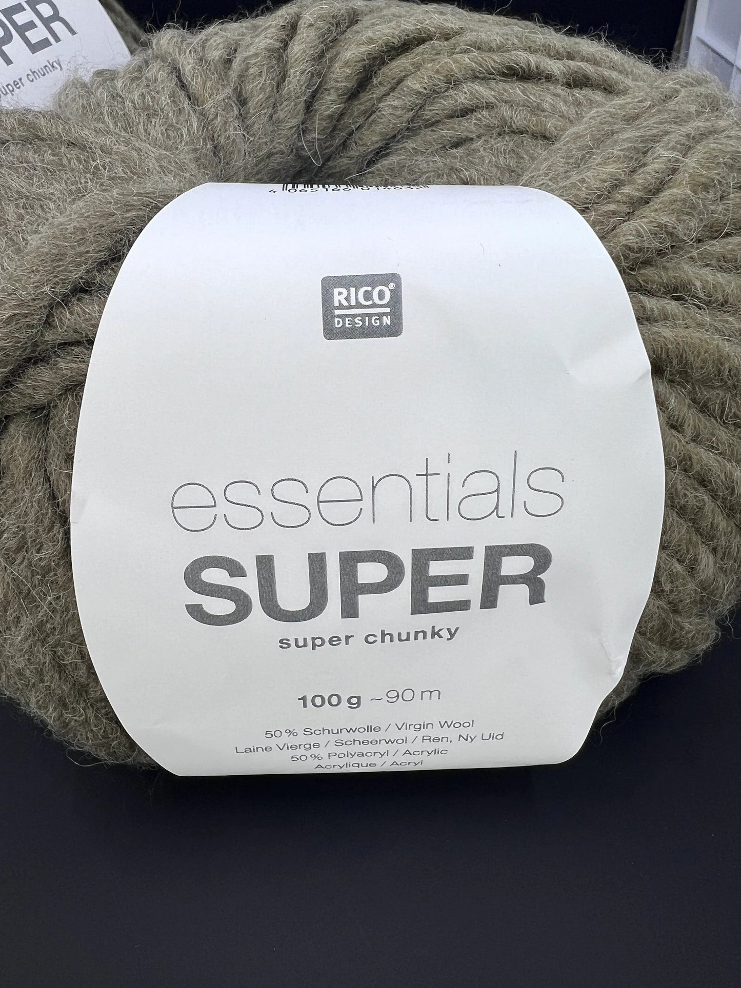 Virgin merino wool blend yarn, Acrilico yarn, Essentials SUPER This yarn is perfect for knitting projects. You can buy this yarn in our yarn store in Canada