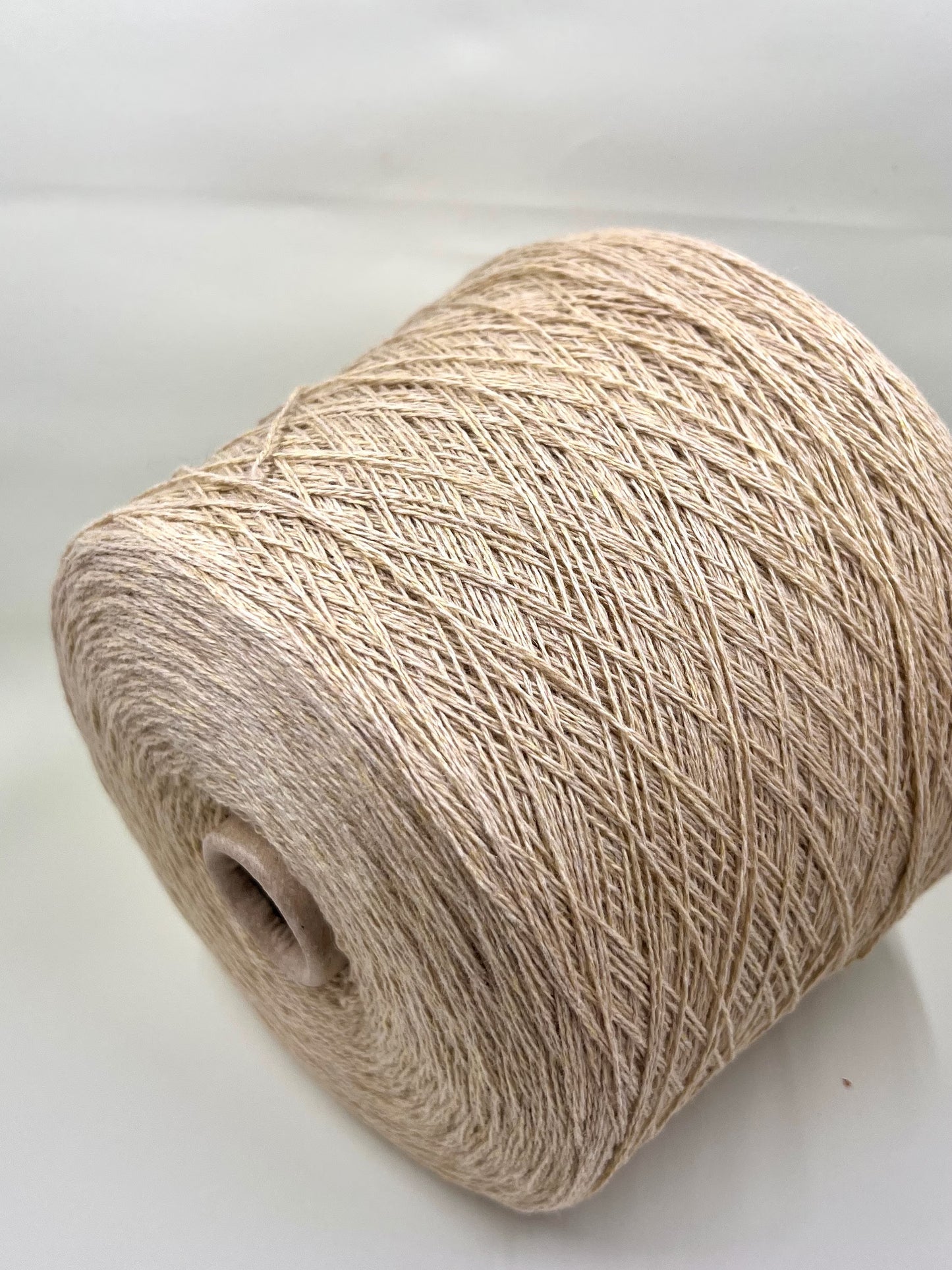 Merino Yarn 55%,Viscosa Yarn 30%, Cashmere Yarn 15%, Profilo PAPAIA. Per 100 gr