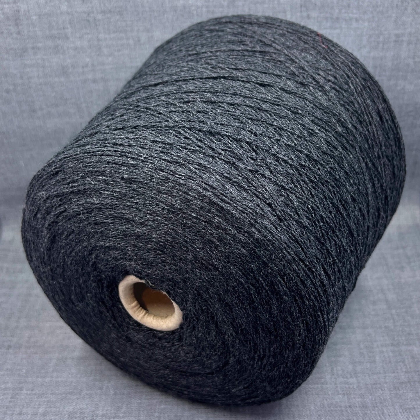 art Winter - Cashmere 50%, Wool 50%, Yarn on Cone, Color Antracite. per 100 gr