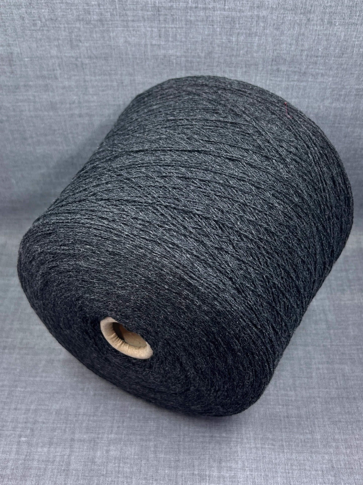 art Winter - Cashmere 50%, Wool 50%, Yarn on Cone, Color Antracite. per 100 gr