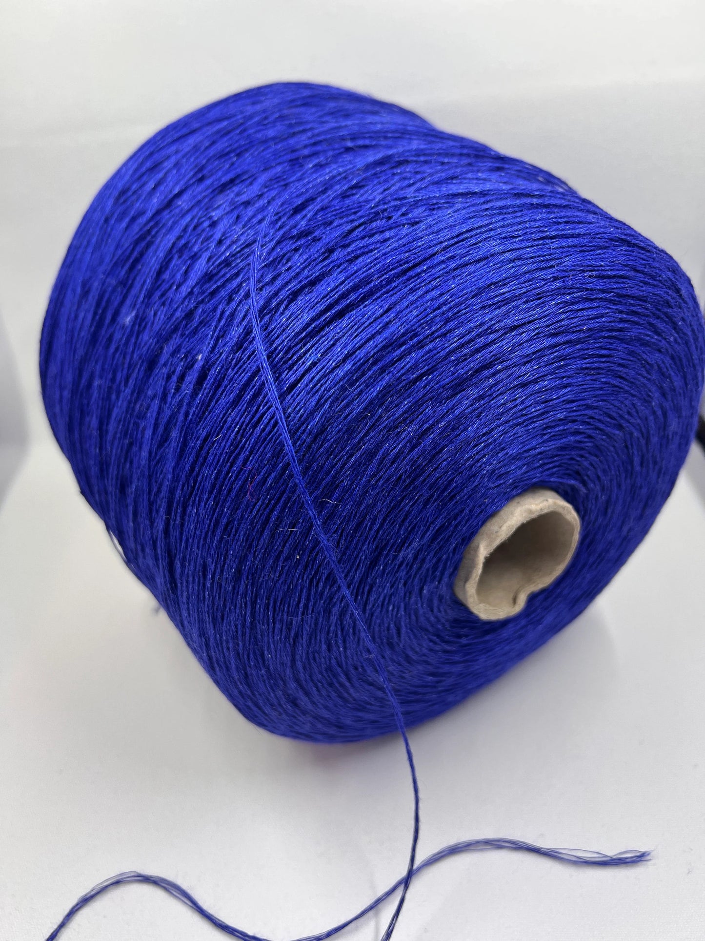 Lino Yarn 100%, Yarn on Cone, Loro Piana, Linen fine yarn on cone. Color Cobalto. Per 100 gr