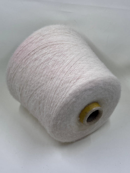 Cashmere yarn 70%, Silk Yarn 30%, Loro Piana, Color Beige. Per 100 gr